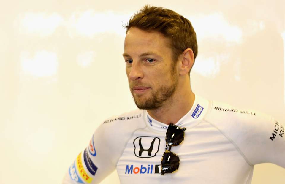 Campeão de F1, é desclassificado em prova de triatlo por excesso de velocidade