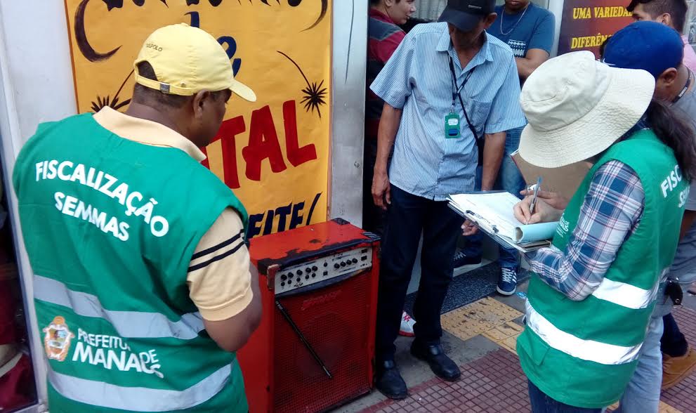 Operação de combate à poluição sonora autua 11 lojas no Centro de Manaus  