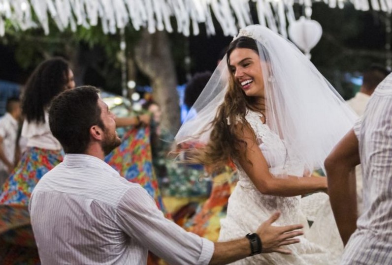 A Força do Querer: Após casamento, Zeca tenta atirar em Ritinha e Ruy e acaba preso; entenda