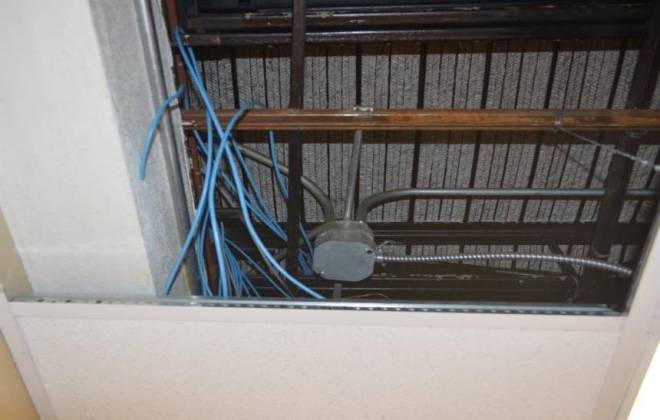 Detentos conseguem montar computador com internet dentro da prisão