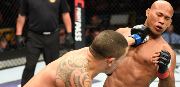 Nocauteado, Jacaré perde chance de disputar cinturão dos pesos-médios