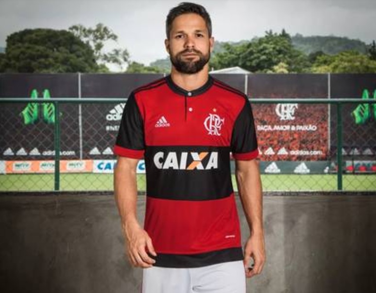 Com Diego como modelo, Flamengo lança novo uniforme nas redes sociais