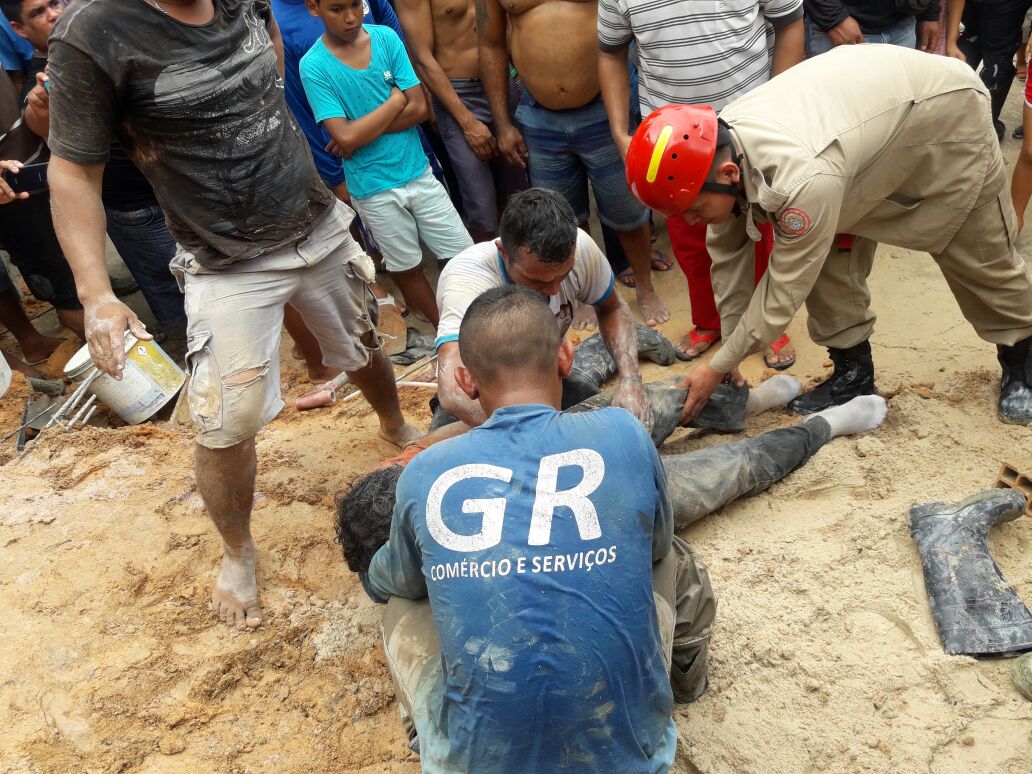 Trabalhador é soterrado durante obra em Manaus