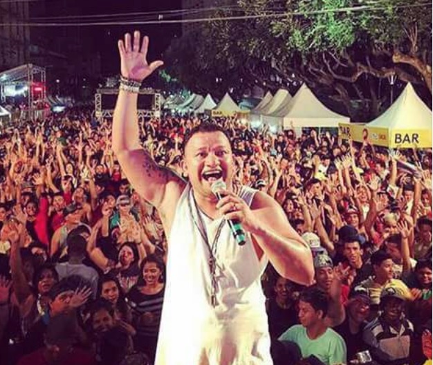 Anori ora por cantor morto por pistoleiro na festa do Açaí