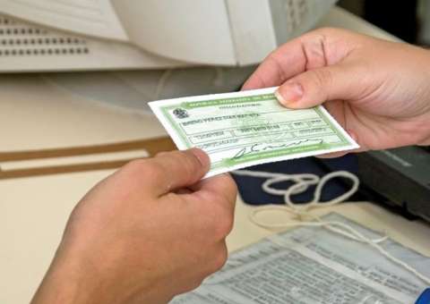 Quem não votou nas últimas eleições tem até amanhã para regularizar situação