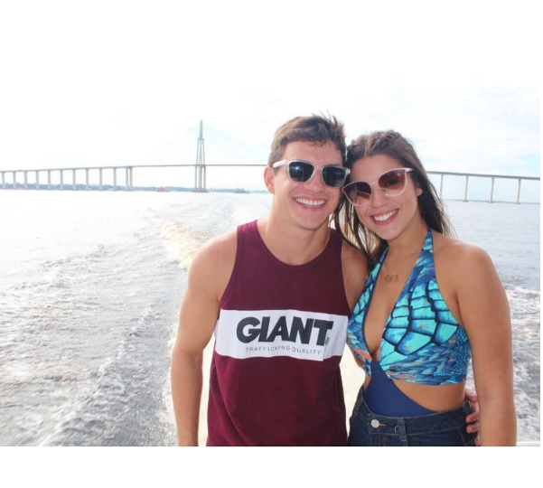 Ex-BBB Manoel se declara para Vivian após passeio romântico