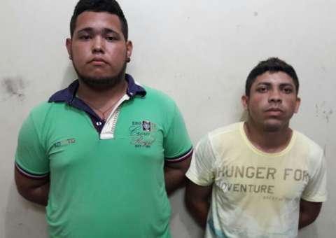 Dupla é presa fazendo ’delivery’ de drogas em Manaus