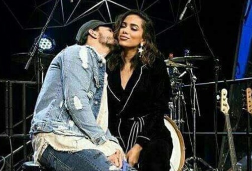 Clima entre Anitta e Maluma durante 'Altas Horas' faz fãs enlouquecerem na web