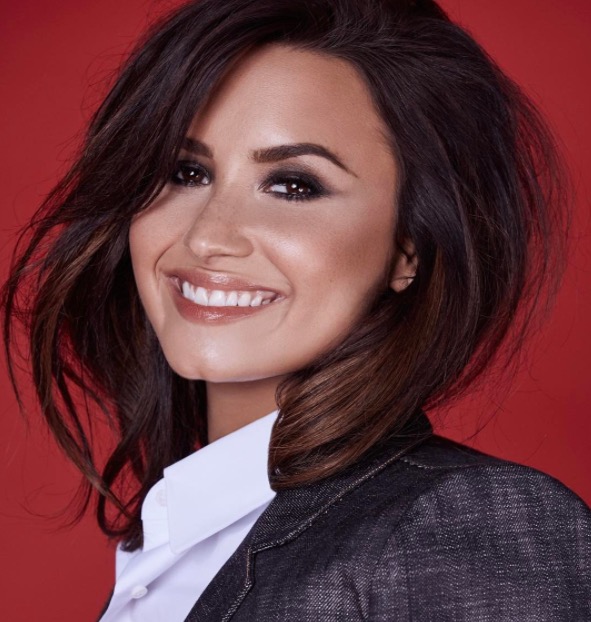 Após término com lutador brasileiro, Demi Lovato vem ao Brasil