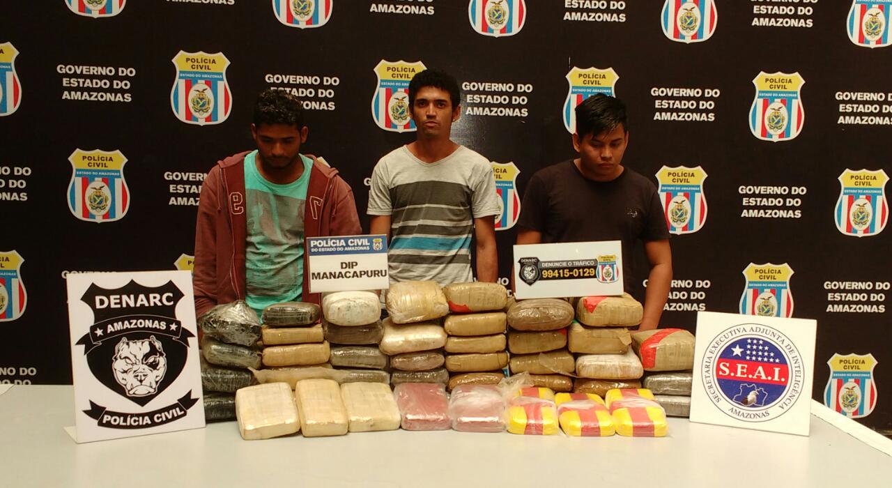 Trio é preso com cinco malas de drogas em embarcação no Amazonas