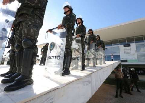 Após manifestações, Forças Armadas deixam Esplanada dos Ministérios