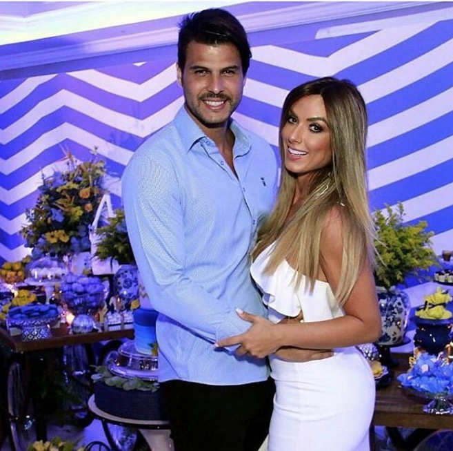 Nicole Bahls e Marcelo Bimbi anunciam casamento e festão para este ano