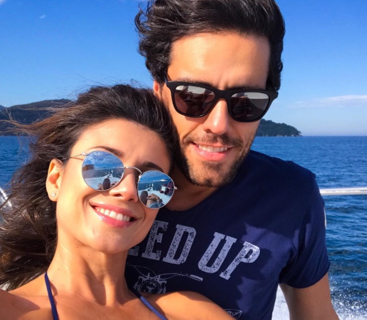 Paula Fernandes assume romance com tenor bonitão 