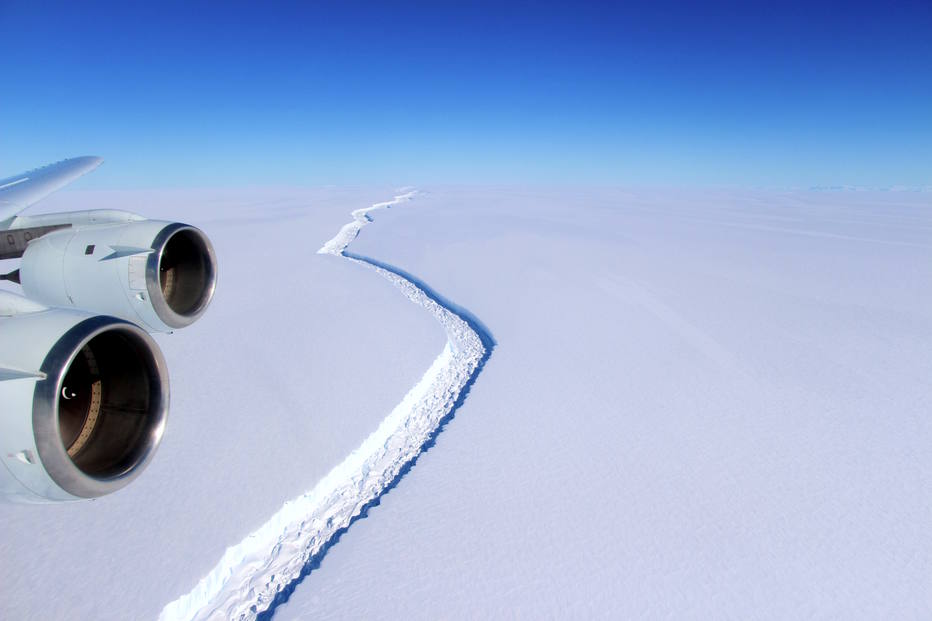 Iceberg gigante tem fenda de 130 km e está prestes a se desprender da Antártica