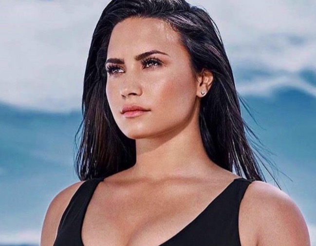  Vídeo: Demi Lovato surpreende ao dar golpe de jiu-jitsu em campeã mundial