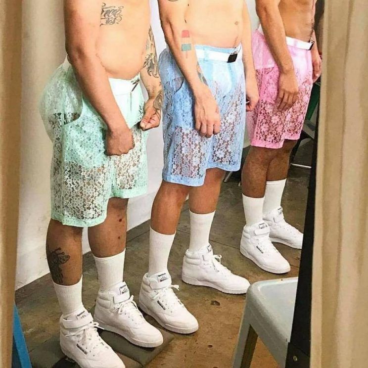 Short de renda é a nova proposta de estilo para os homens e internautas não perdoam