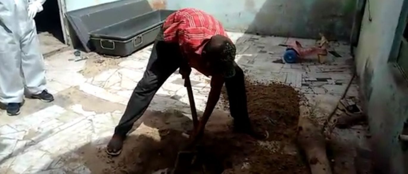 Após descobrir crime bárbaro, homem mata e enterra inquilino no quintal de casa