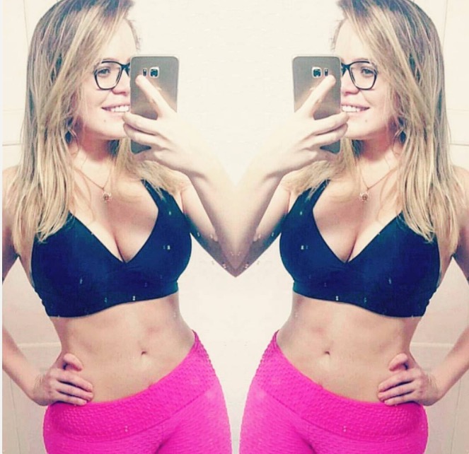 Ex-BBB Paulinha Leite exibe barriga chapada e impressiona