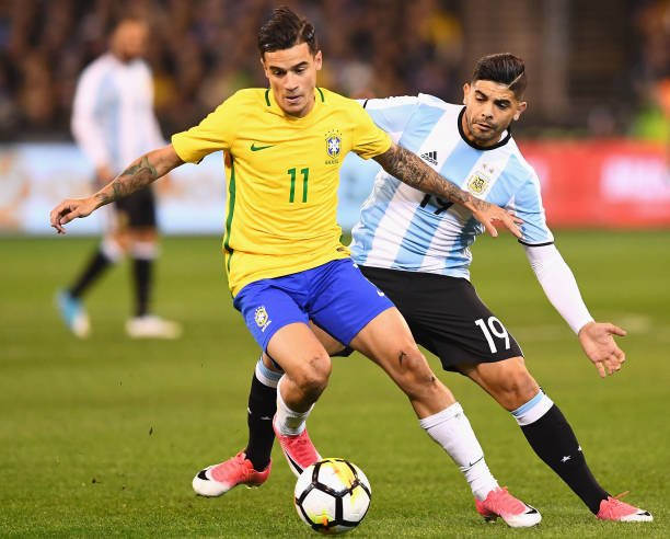 Coutinho perde gol importante no clássico Brasil x Argentina, acompanhe pela web