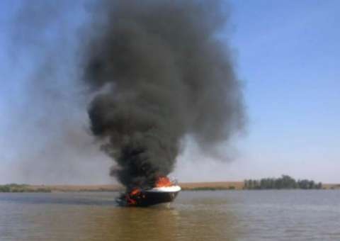 Lancha explode e deixa três feridos no Amazonas; um está em estado grave