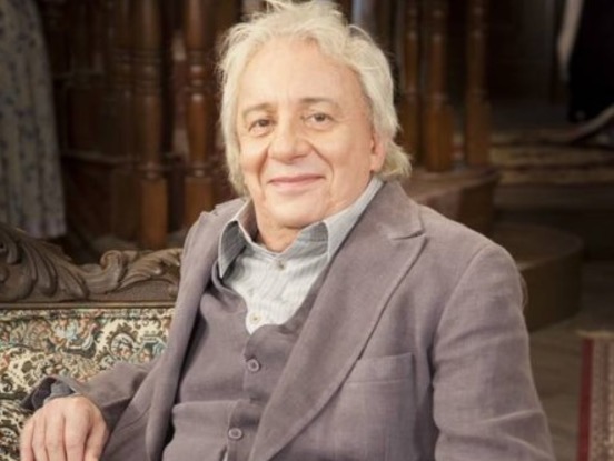   Marco Nanini sobre fissura na vértebra e é internado às pressas