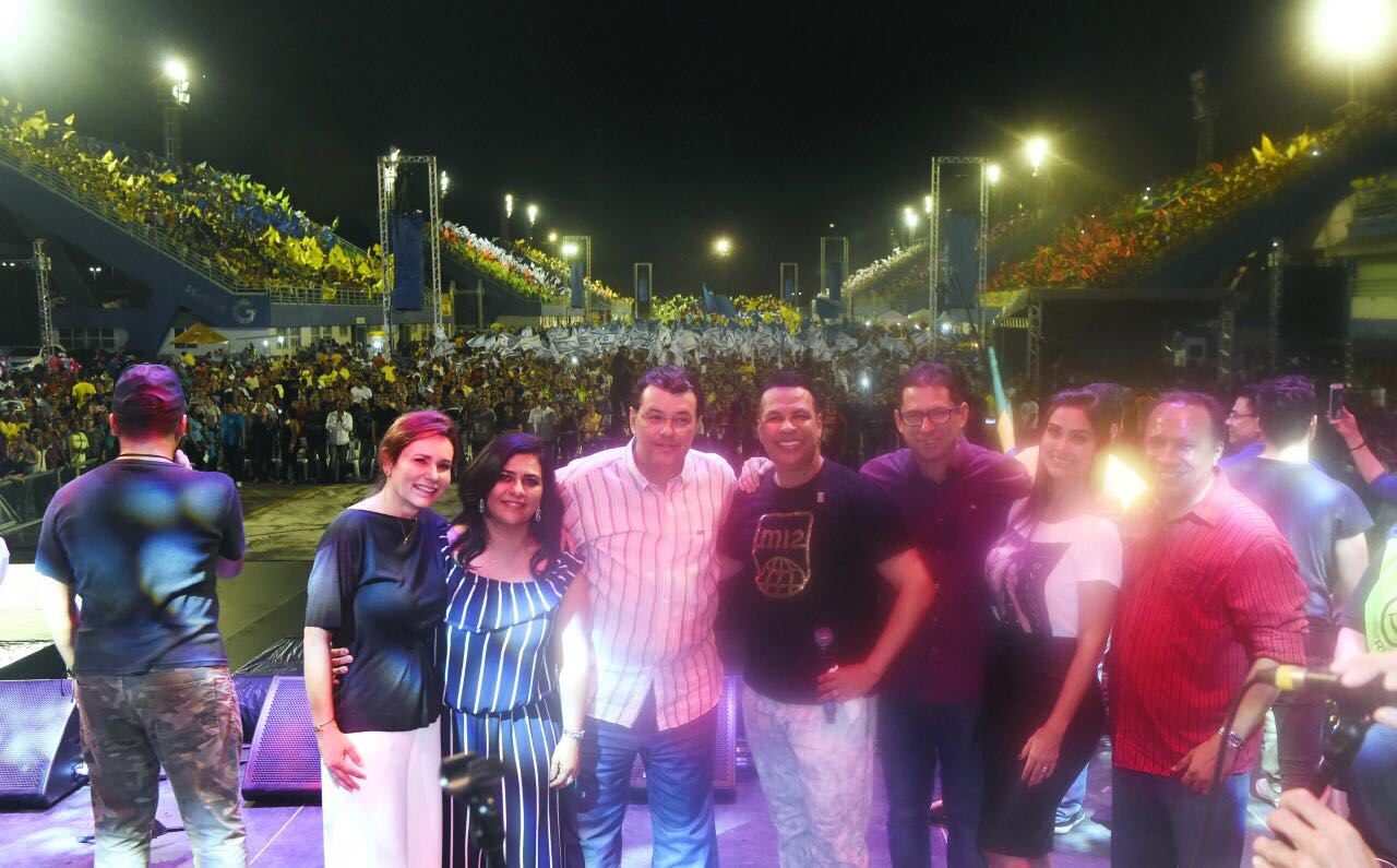 Eduardo Braga e Marcelo Ramos participam de evento evangélico no Sambódromo