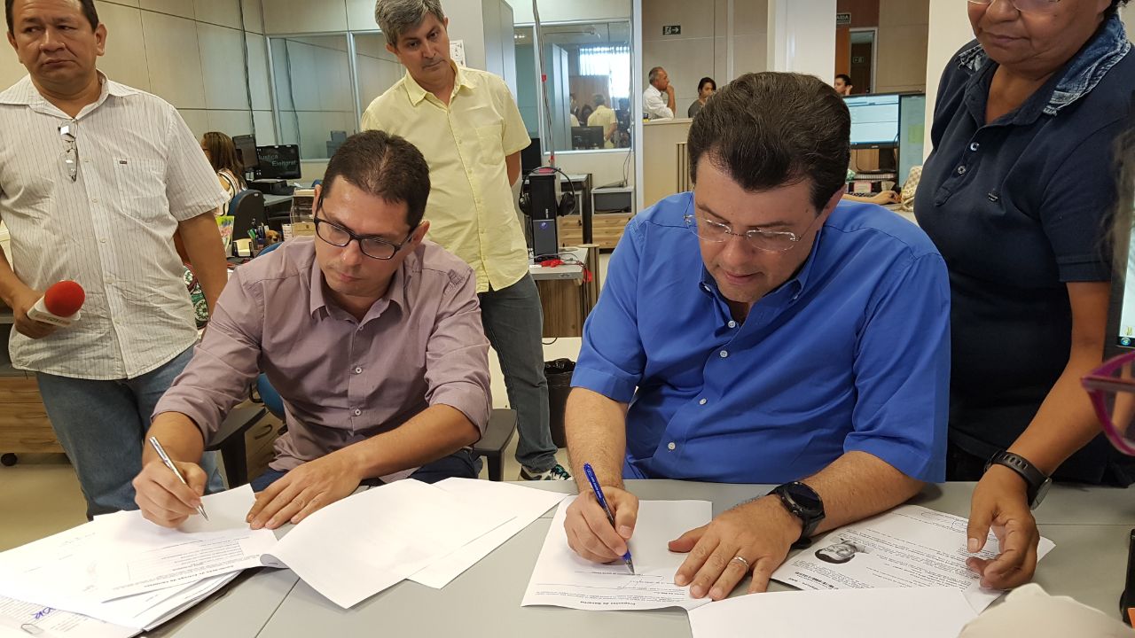 Eduardo Braga apresenta registro de candidatura e plano de governo no TRE-AM