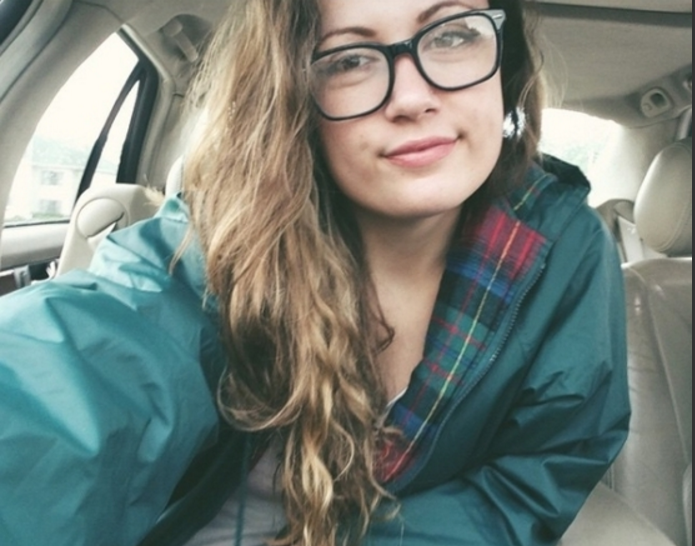 Garota é expulsa da piscina do próprio condomínio por excitar homens 