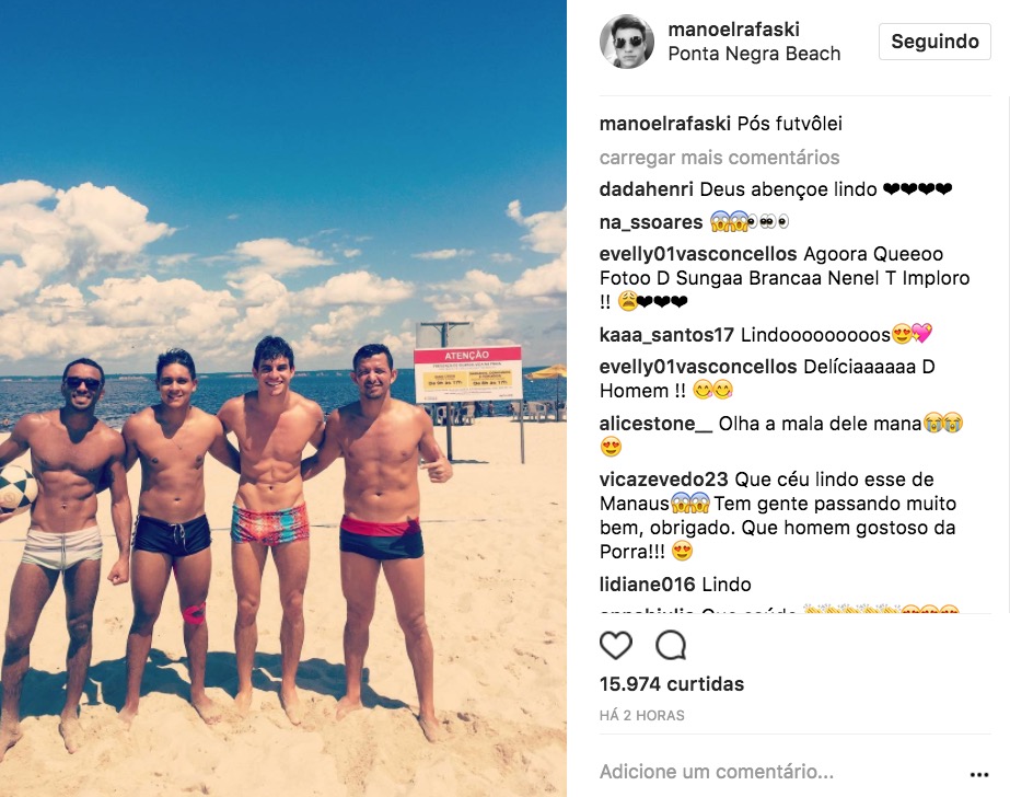 Em Manaus, ex-bbb Manoel curte praia da Ponta Negra e arranca elogios de mulherada