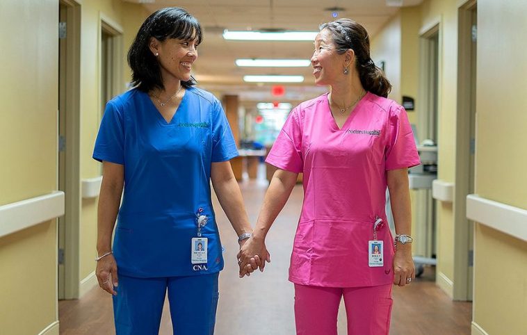 Irmãs separadas por 40 anos descobrem que trabalham juntas no mesmo hospital