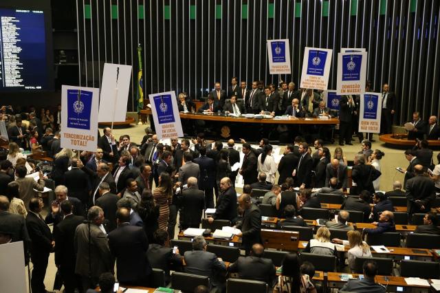 Comissão do Senado aprova reforma trabalhista