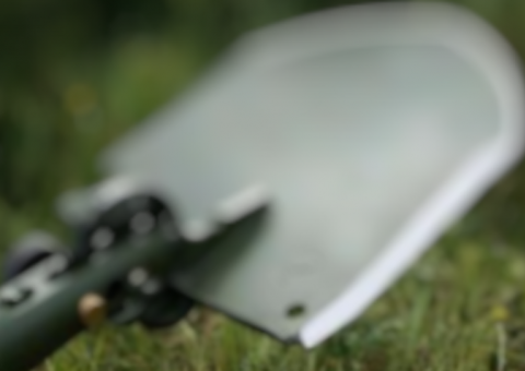 Bêbado, homem tenta matar irmão com golpes de pá no AM