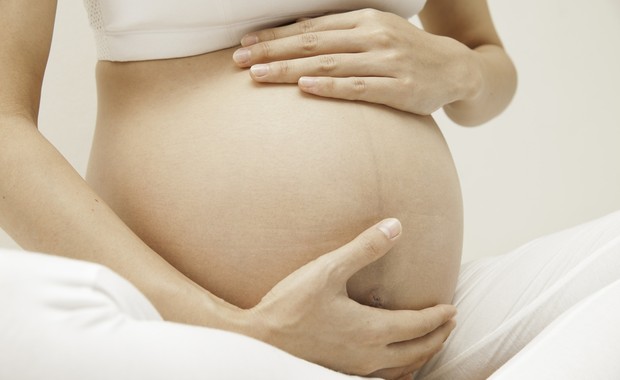 Entenda por que você deve levar chiclete ao hospital se estiver prestes a dar à luz