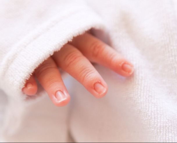 Bebê terá documento sem identificação de sexo para 'decidir gênero quando crescer'