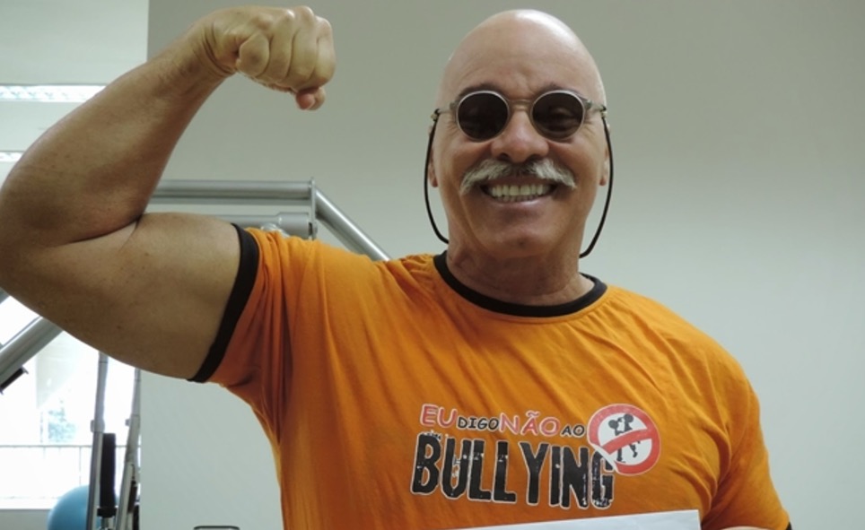  Veterano de 'Escolinha do Professor Raimundo' critica versão nova de programa: 'traíras!'