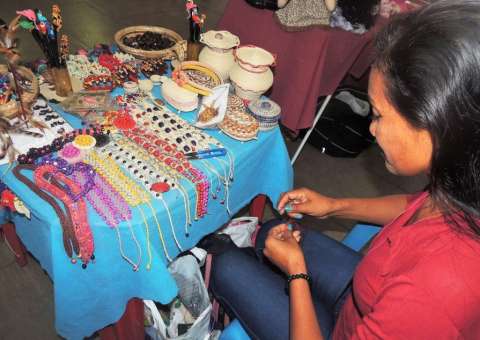 Em Manaus, artesãos realizam exposição de produtos em Bazar Solidário 