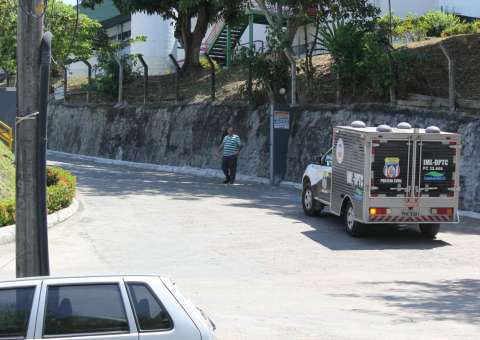 Mulher é morta com tiro na boca em beco de Manaus