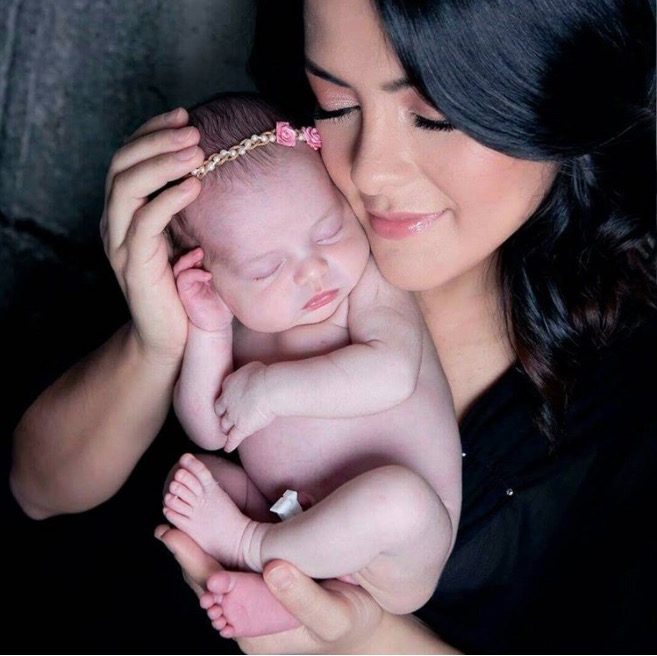 Ex-Rouge, Li Martins mostra rostinho da filha recém-nascida