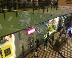 Tiros no shopping, mas não é só isso