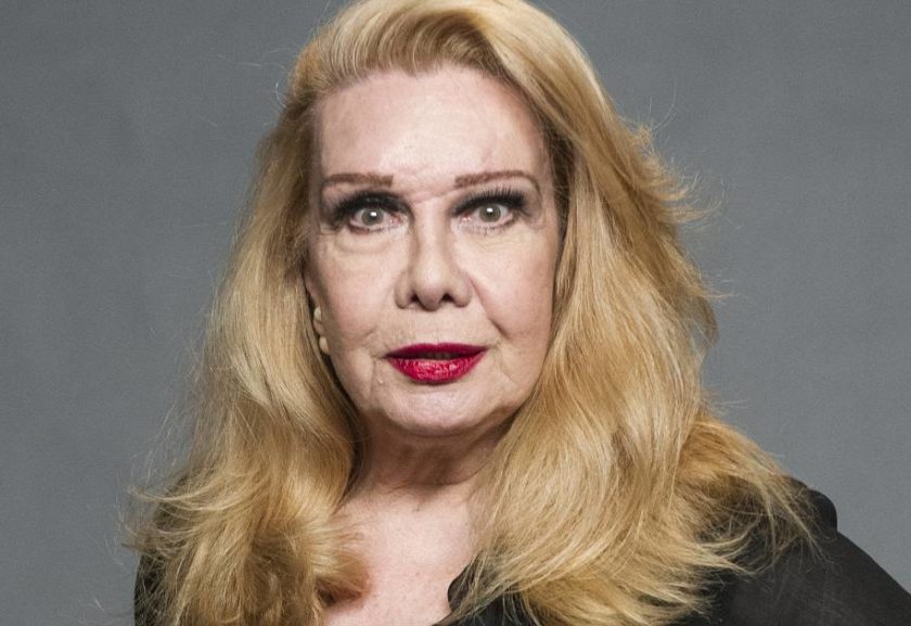 Rogéria recebe alta após 14 dias internada