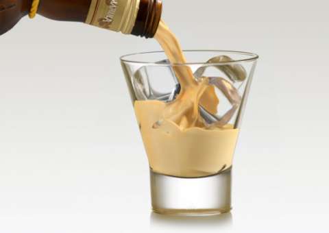 Planta medicinal produz licor famoso e pode ajudar em casos de malária 