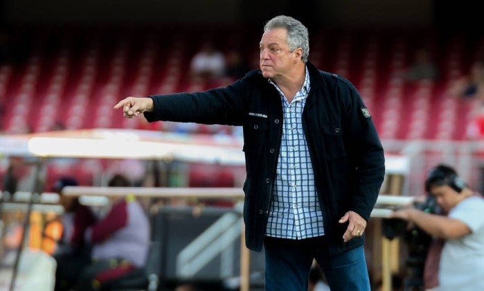 Clubes de futebol e internautas demonstram solidariedade a Abel Braga