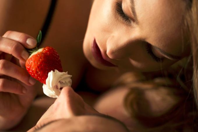 4 Passos para aproveitar mais quando faz oral nele