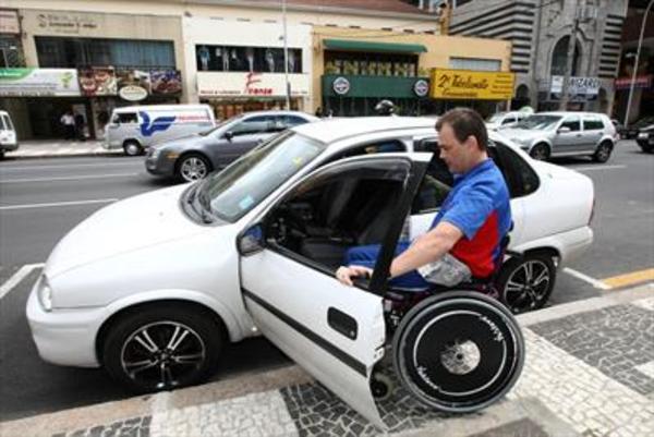 Detran lança cartilha sobre veículos adaptados para pessoas com deficiência no Amazonas