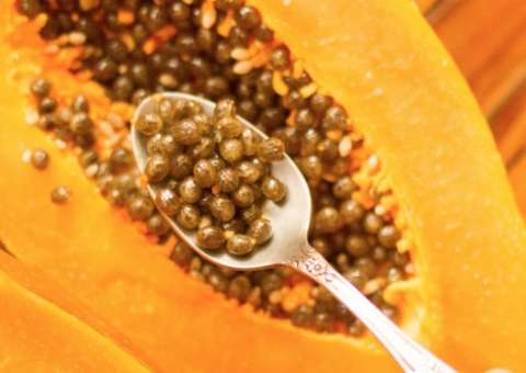 Sementes de fruta limpam fígado e podem proteger rins. Conheça 