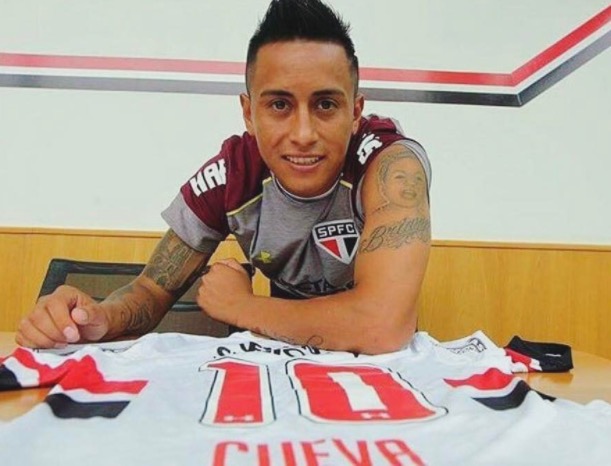 Jogador do São Paulo, Cueva é ameaçado com granada e animal morto na porta de casa