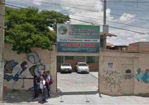 Menina fura olho de colega de classe com estilete durante briga  