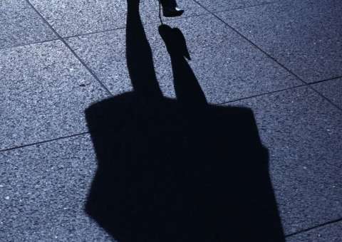 Após ser raptada, modelo é colocada à venda na internet