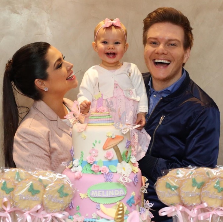 Thaís Fersoza e Michel Teló comemoram 1 ano de Melinda e encantam internautas