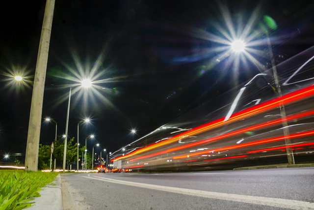 Iluminação pública com LED já resultou em melhoria de 41,5% em Manaus, diz Prefeitura